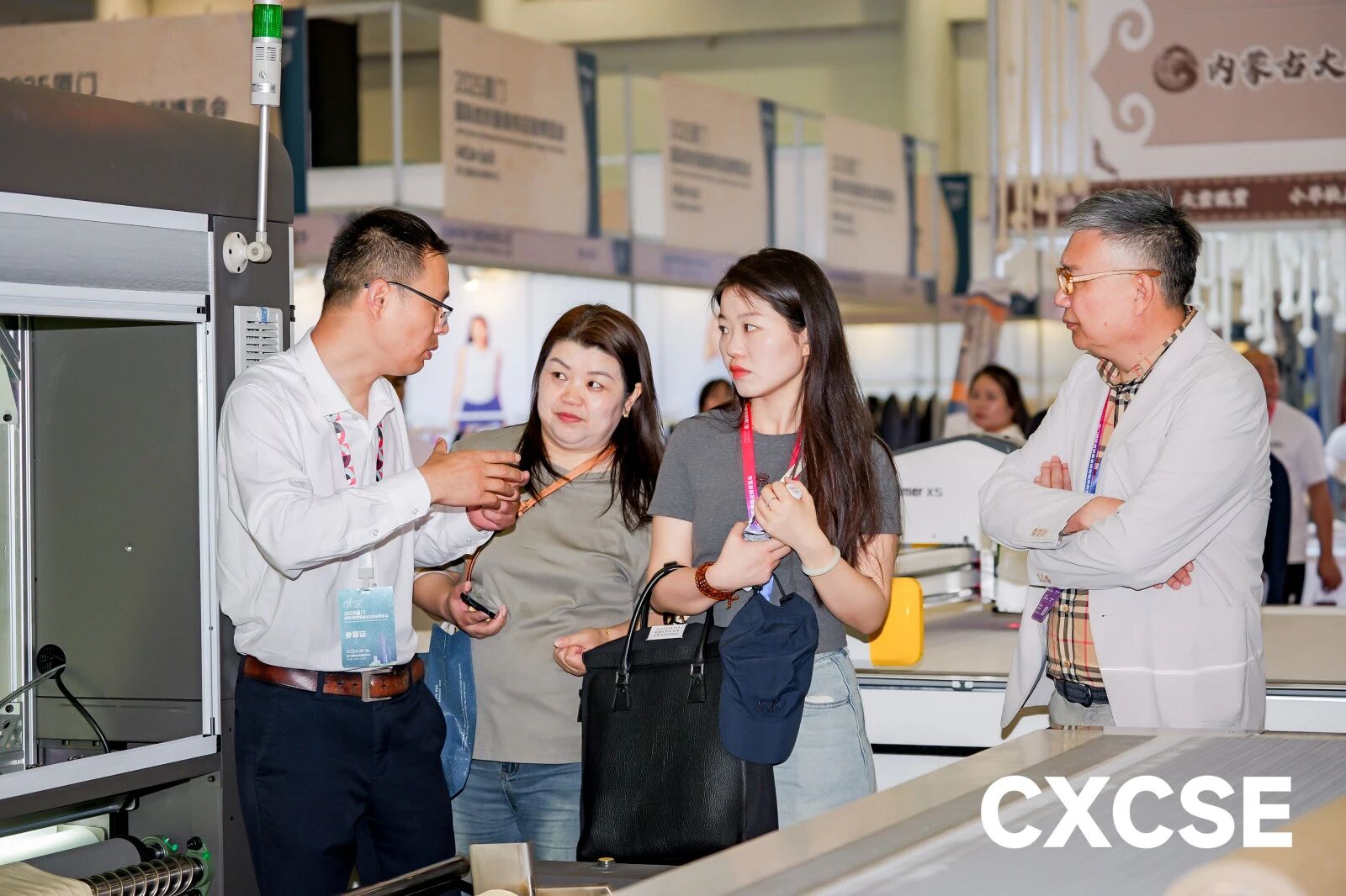 趋势引力 | 看AI如何驱动纺织服装行业实现数字化转型