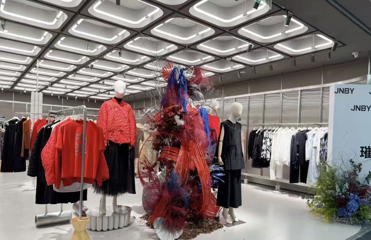 2025厦门纺织展|服装行业静待复苏：从扩张狂潮回归经营核心